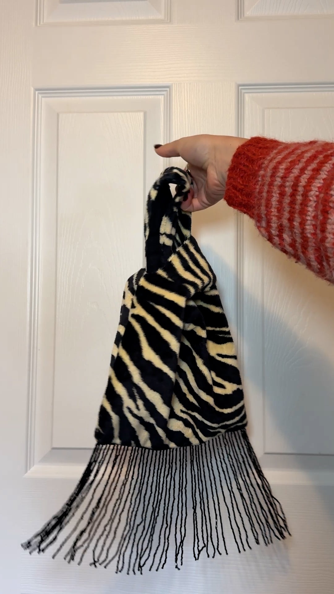 Zebra Girl 01 | Knot Bag